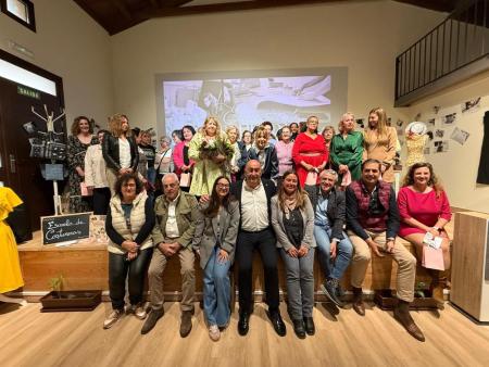 Imagen Miguel Ángel de Vicente apoya el Encuentro de Costureras de Fresno de Cantespino como una manera de “visibilizar el valor de este oficio”